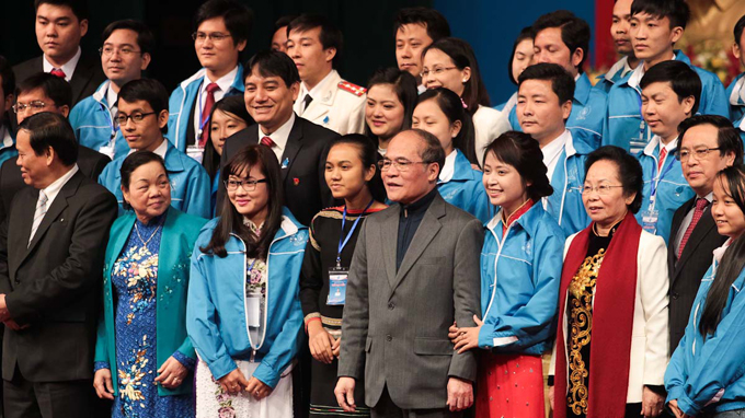 Urgen mayores esfuerzos y aportes de los estudiantes al desarrollo nacional